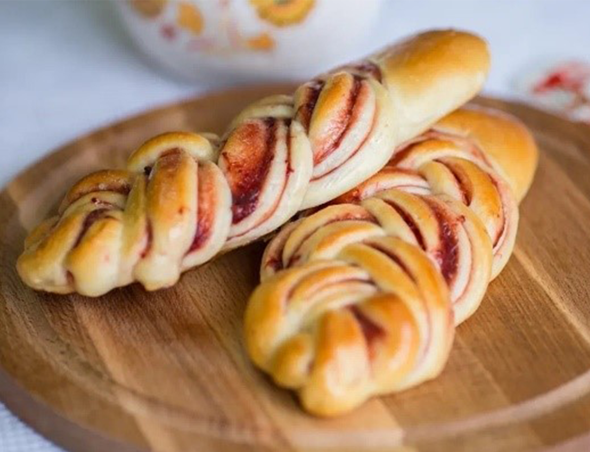 Коса с фруктовой начинкой